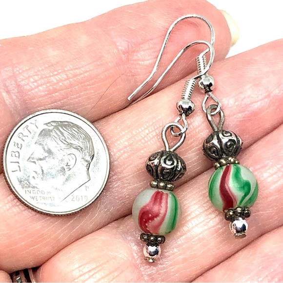 Christmas Red Green White Swirl Frosted Glass Antique Silver Tone Drop Earrings - Picture 4 of 4
